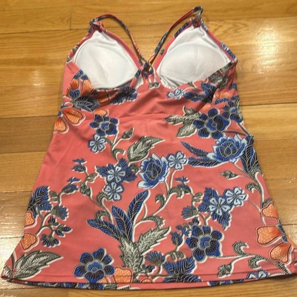 Beach Bump by motherhood maternity floral tankini top size medium.